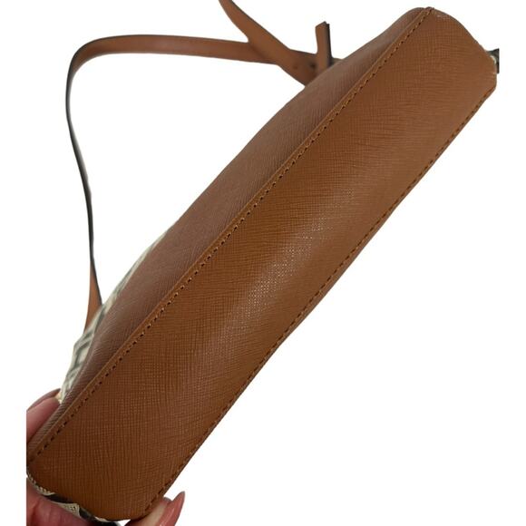 EUC Tommy Hilfiger Small Logo Adjustable Crossbody - Picture 7 of 8